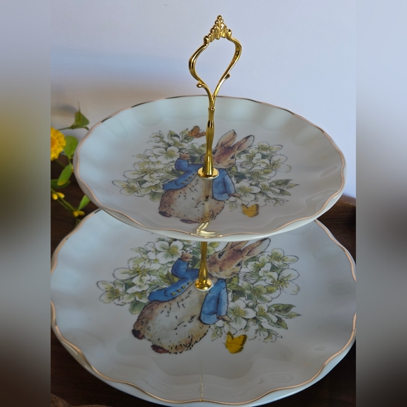 Peter Rabbit Two-Tier Dessert Stand With Gold Handle - Picture 3 of 7